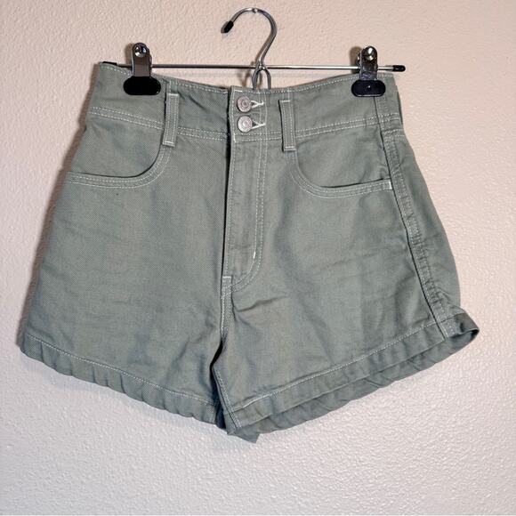 Levi’s Sage Green High Waisted Mom Jean Shorts Womens 24 Classic Beachy Summer - Picture 1 of 8